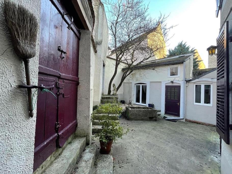 A La Campagne Apartment *